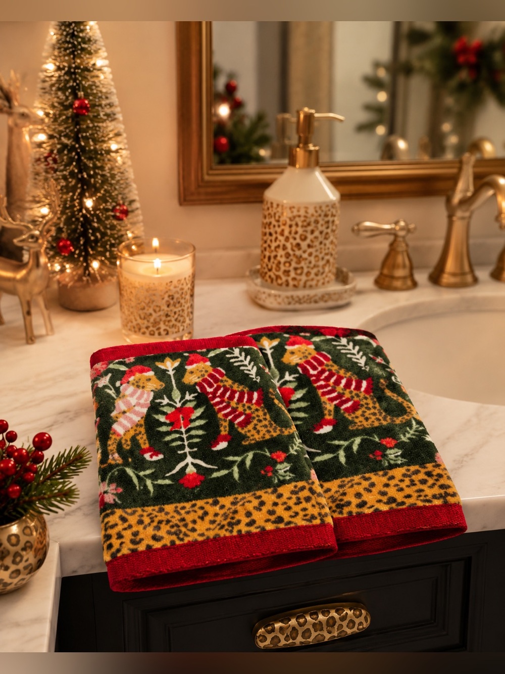 🐆NWT Envouge Cheetah Holiday Hand Towel Set of Two 🐆
